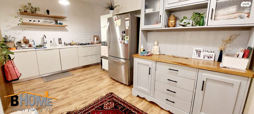 דירת גן, קדימה צורן