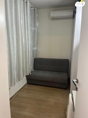 דירה, יצחק שדה, אזור