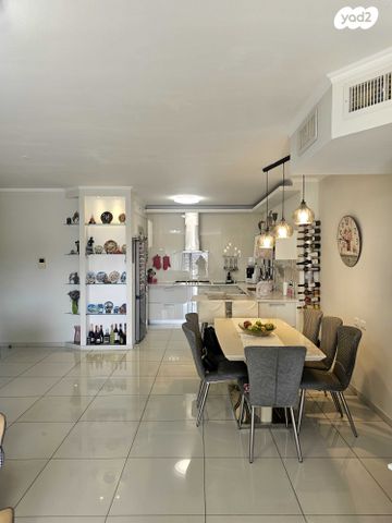 דירה, שלום עליכם, אגמים, נתניה