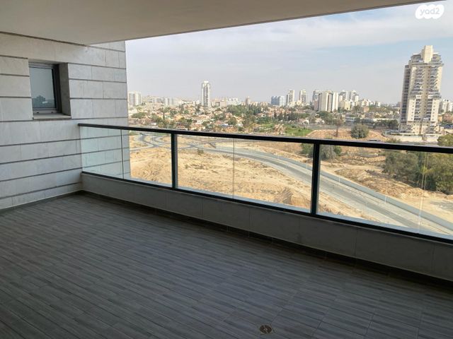 י"א הספורטאים 28