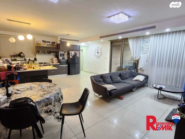 דירה, מנחם בגין 15, קרית אילון, חולון