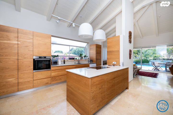 דו משפחתי, נווה שלו, זכרון יעקב