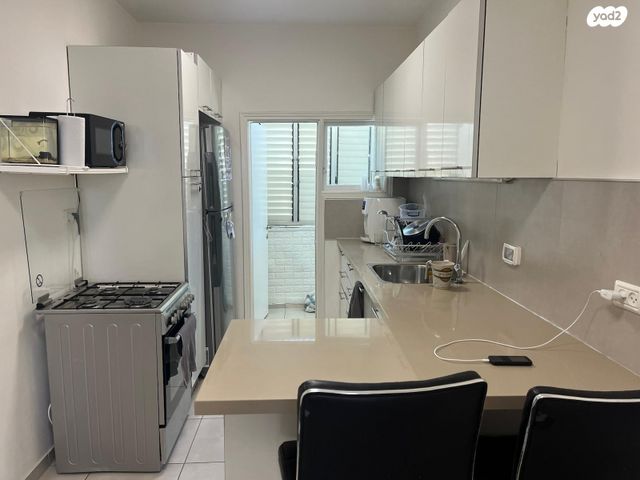 דירה, יצחק שדה, אזור