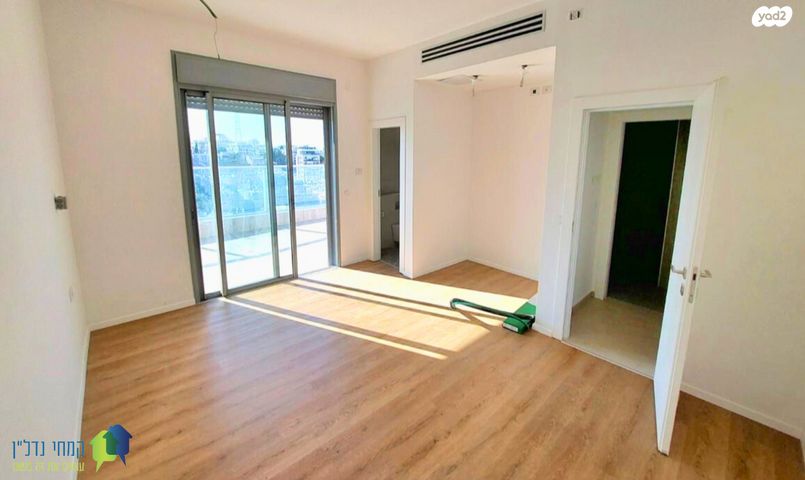 גג/ פנטהאוז, המעגל, פועלי הרכבת, גבעתיים