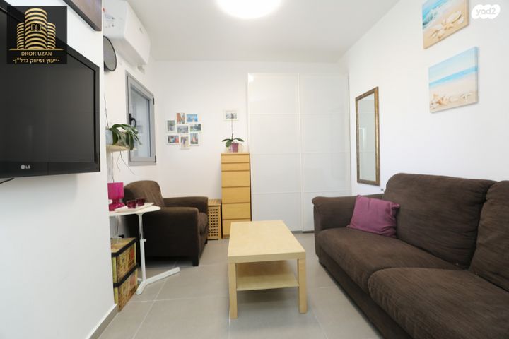 דירה, רחל המשוררת, עין גנים, פתח תקווה