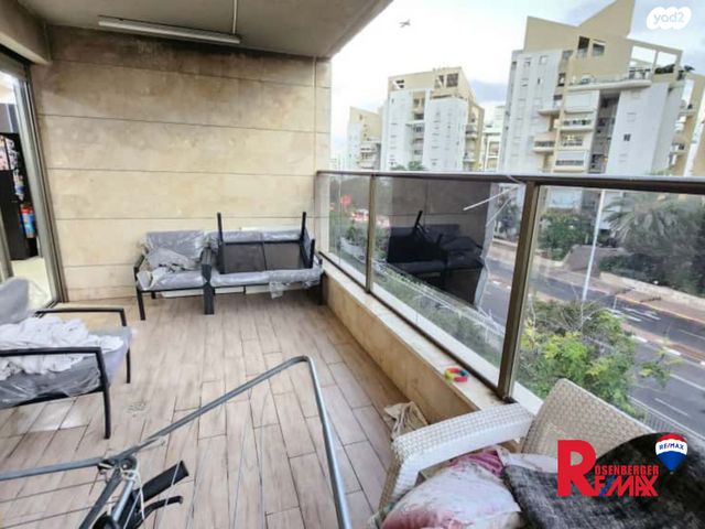 דירה, מנחם בגין 15, קרית אילון, חולון