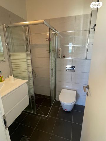 דירה, אליהו קורן, חומת שמואל, הר חומה, ירושלים