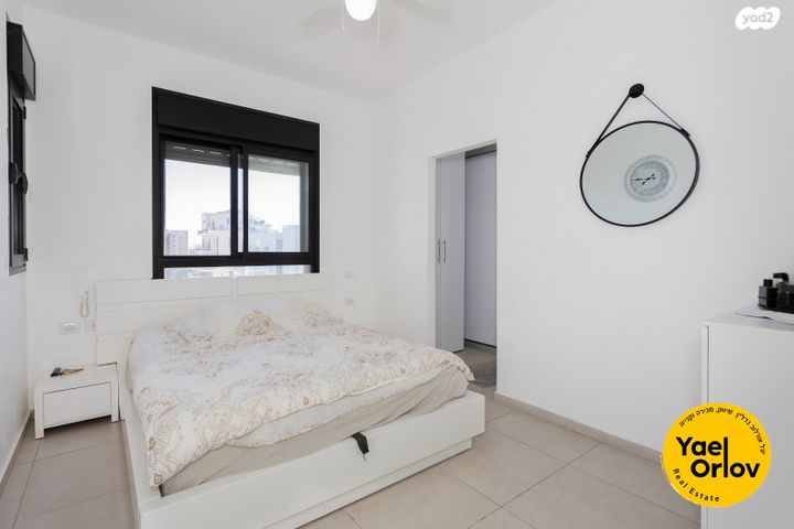 דירה, חנה רובינא, הרצליה