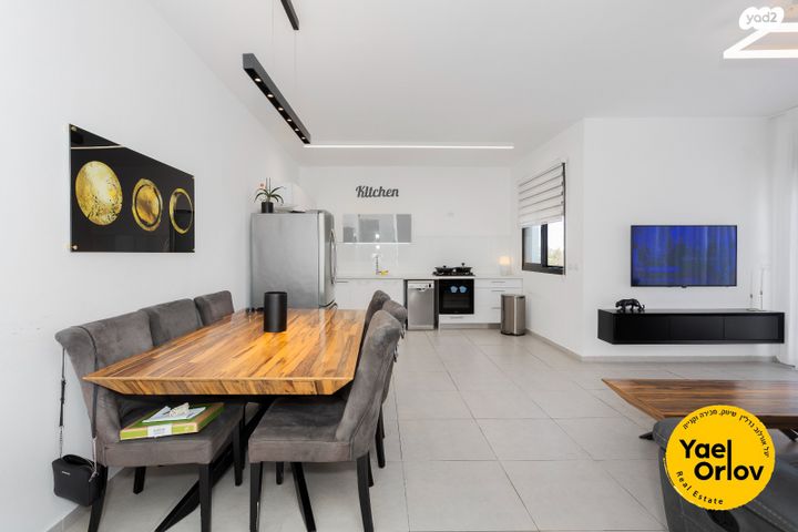 דירה, חנה רובינא, הרצליה