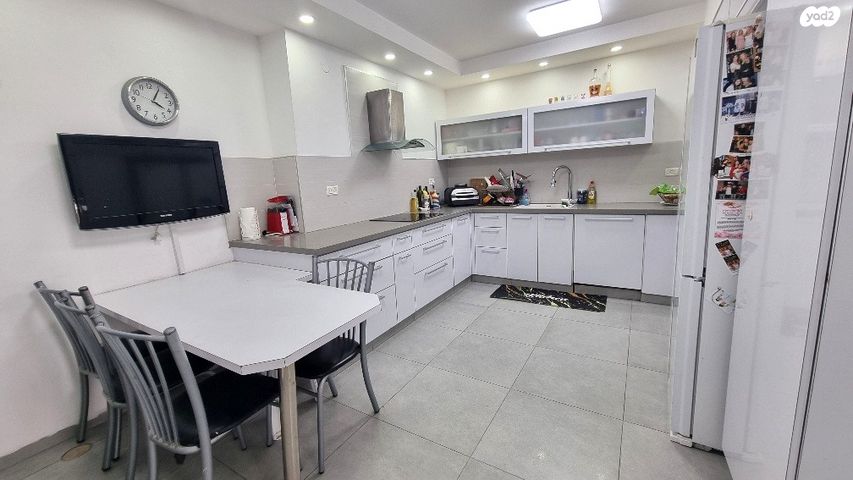 דו משפחתי, יקנעם עילית