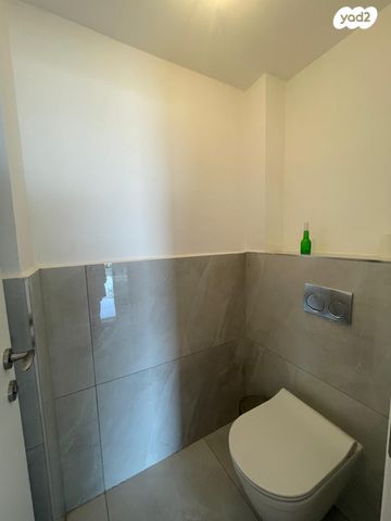 דירה, אליהו קורן, חומת שמואל, הר חומה, ירושלים