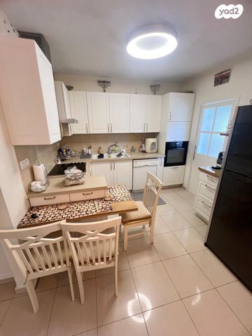 דירה, משה דיין, כפר סבא