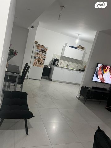 דירה, יוסף אבו, נתיבות מערב, נתיבות