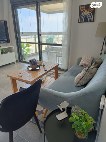 דירה, לח"י, שז"ר / דקר, טירת כרמל