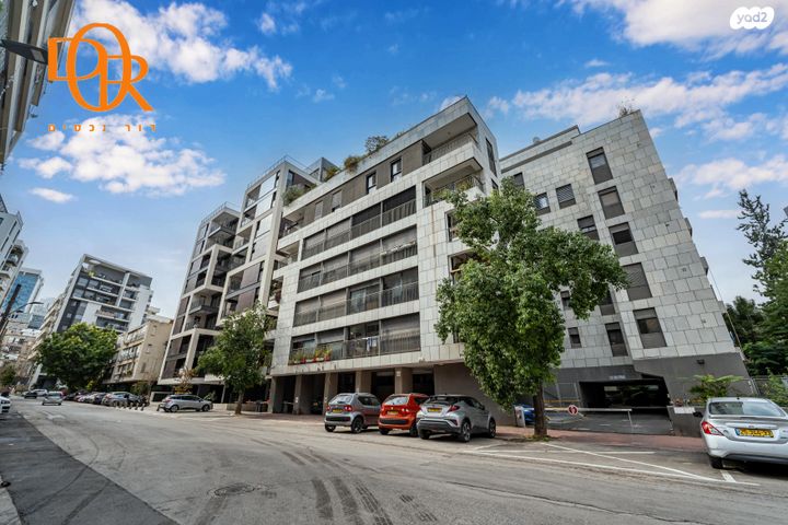 גג/ פנטהאוז, רות, חרוזים, רמת גן