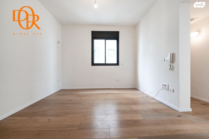 גג/ פנטהאוז, רות, חרוזים, רמת גן