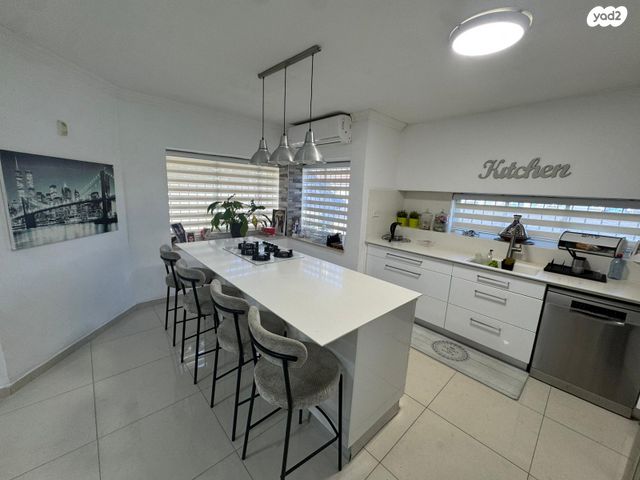 נווה נוף, אקדמאים