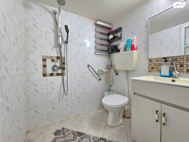 דירת גן, נחמיה, שיכון ג, טבריה