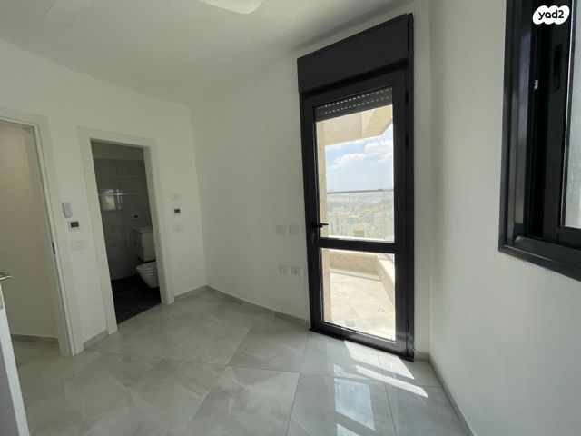 דירה, אליהו קורן, חומת שמואל, הר חומה, ירושלים