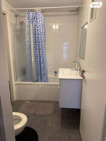 דירה, חנה רובינא, הרצליה