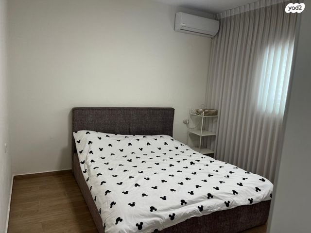 דירה, יצחק שדה, אזור