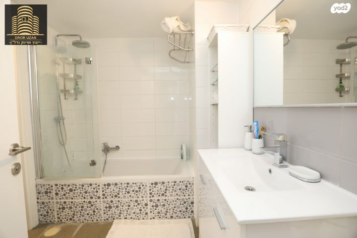 דירה, רחל המשוררת, עין גנים, פתח תקווה