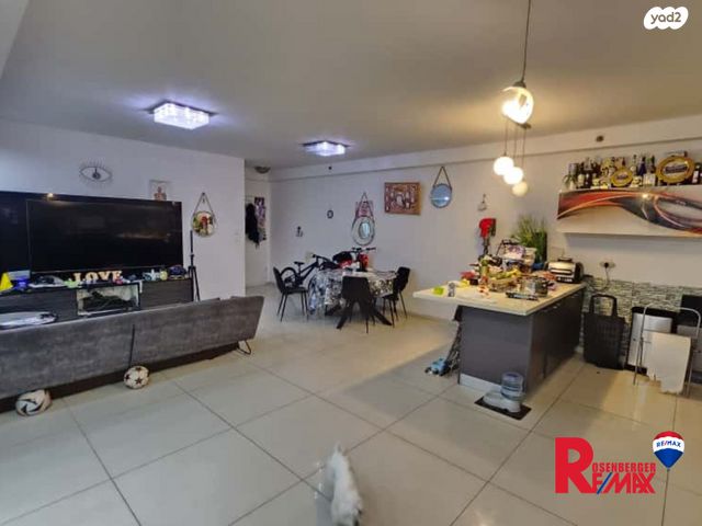 דירה, מנחם בגין 15, קרית אילון, חולון