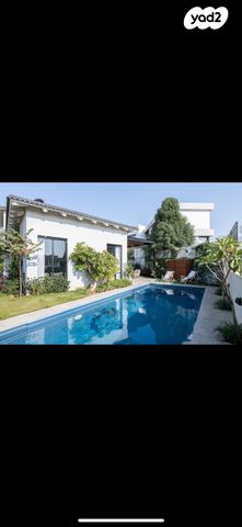 בית פרטי/ קוטג', אירוס, אירוס