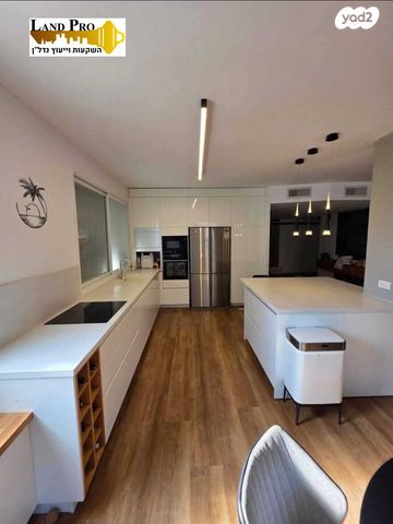 דו משפחתי, יהודה רגוניס, רמב"ם, ראשון לציון