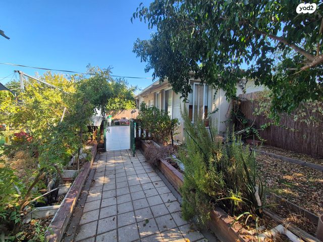 מגרשים, הוד השרון