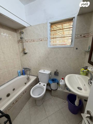 דירה, הזמיר, נאות בן גוריון, יבנה