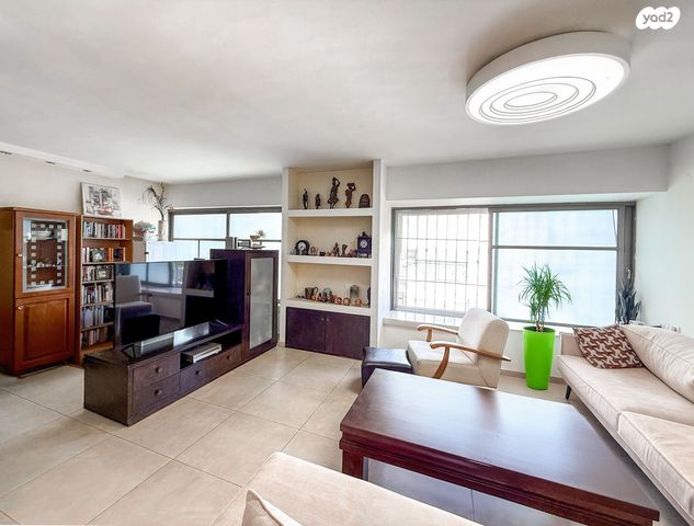 דו משפחתי, הדר, רמת השרון