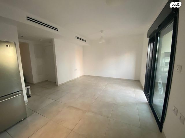 דירה, שדרות מנחם בגין, גבעת אולגה, חדרה