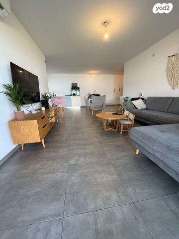 דירת גן, עתלית