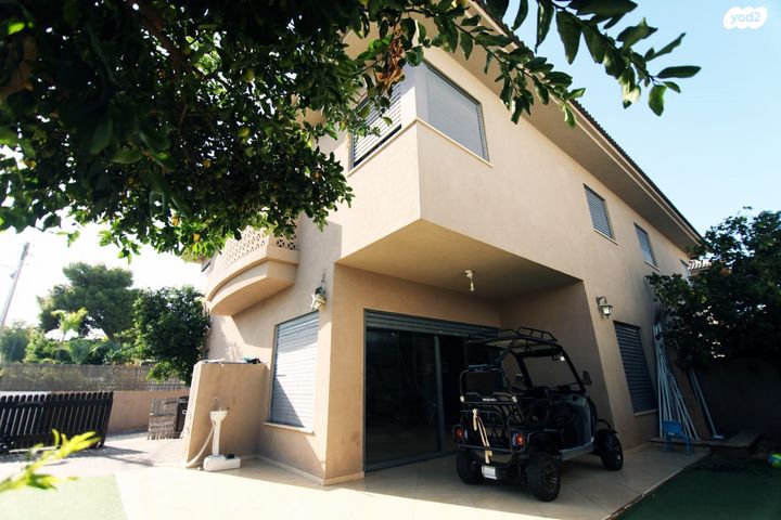 בית פרטי/ קוטג', מאיר בר אילן, צפון מזרח מרכז העיר, נתניה