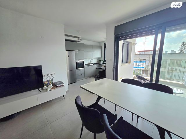 דירה, אוסטרובסקי, מרכז דרום, רעננה