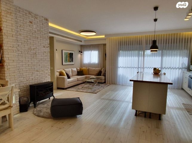 דירת גן, שדרות יצחק רבין 1, רמת אמיר, קדימה צורן