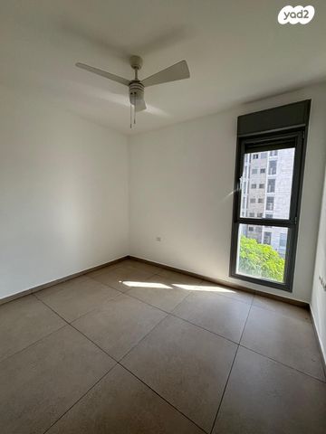 דירה, בבה אידלסון, הרצליה