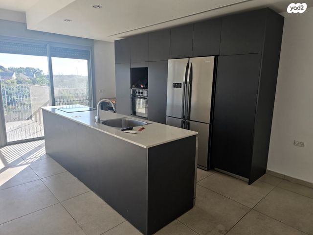 דירה, בבה אידלסון, הרצליה