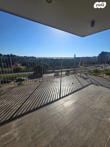 דירה, בבה אידלסון, הרצליה