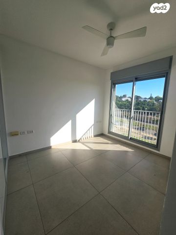 דירה, בבה אידלסון, הרצליה