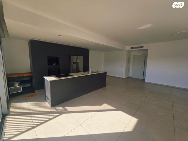 דירה, בבה אידלסון, הרצליה