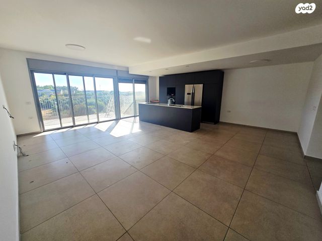 דירה, בבה אידלסון, הרצליה