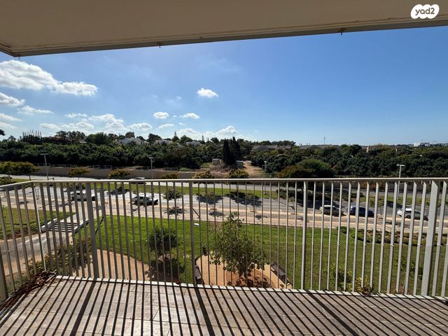 דירה, בבה אידלסון, הרצליה