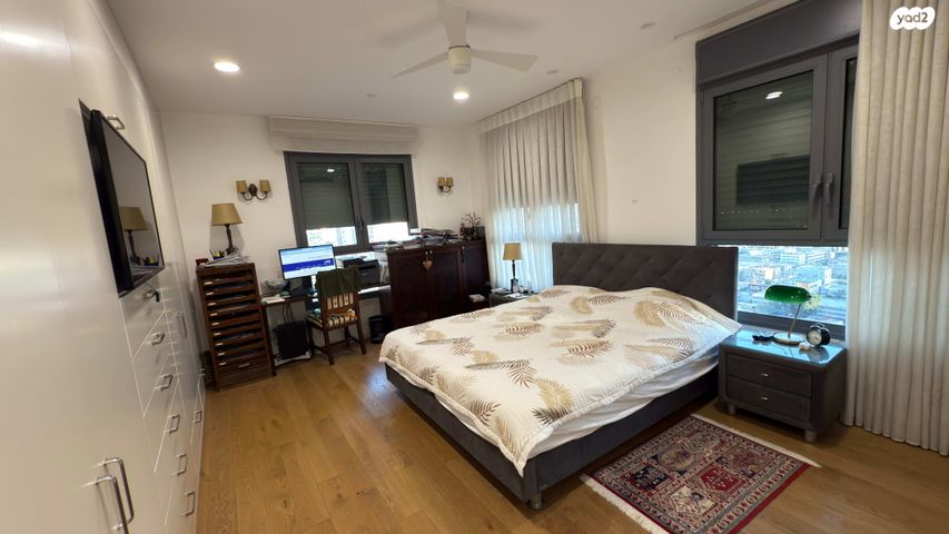 גג/ פנטהאוז, אלוף קלמן מגן 3, גני שרונה, קרית הממשלה, תל אביב יפו