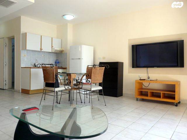 דירה, שדרות מנחם בגין 2, גבעת אולגה, חדרה