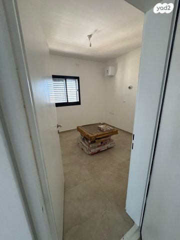 דירה, הרב הרצוג 8, צפון מערב מרכז העיר, נתניה