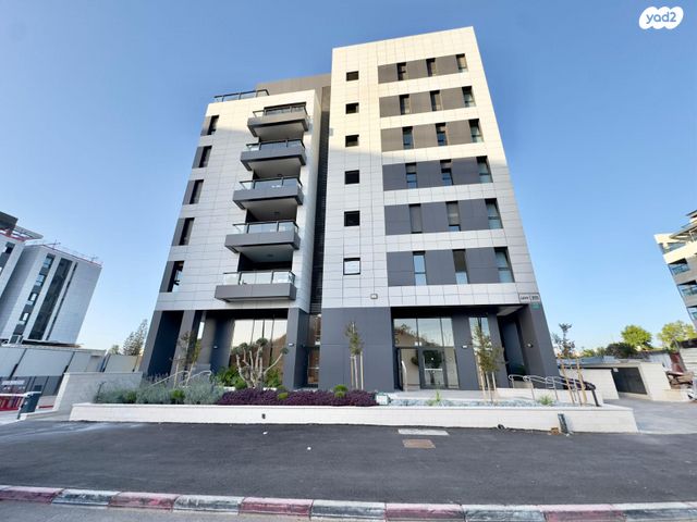 גג/ פנטהאוז, מאה ושישים 11, מרכז דרום, רעננה