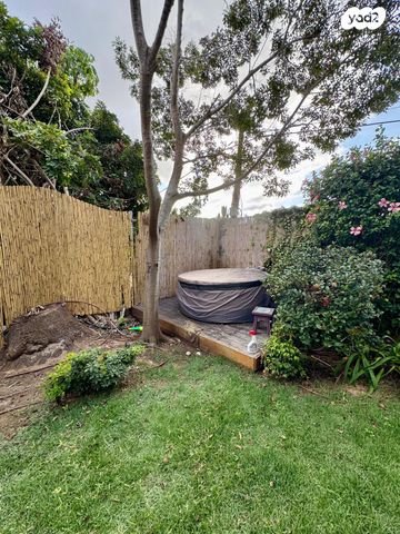 דו משפחתי, נווה הברון, זכרון יעקב