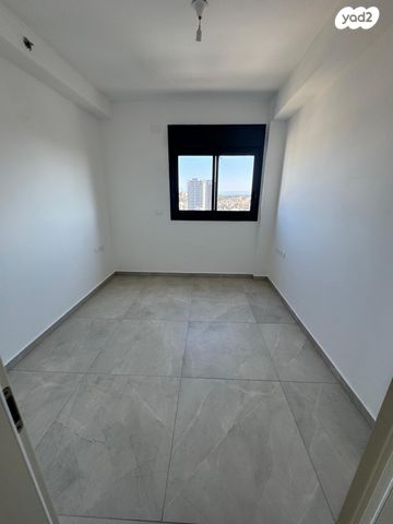 דירה, הרב הרצוג 6, צפון מערב מרכז העיר, נתניה